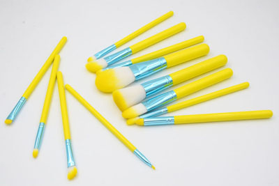 唇刷、眼線刷、眉刷的清洗技巧