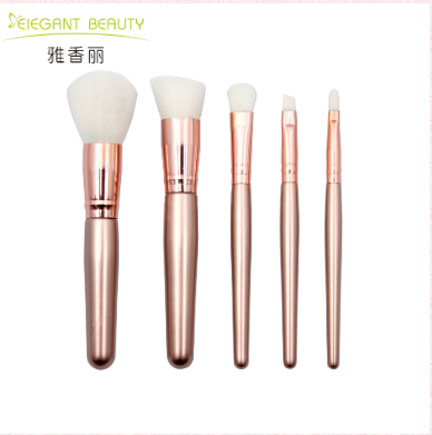 粉撲、美妝蛋、化妝刷，用它們化妝有什么區(qū)別？