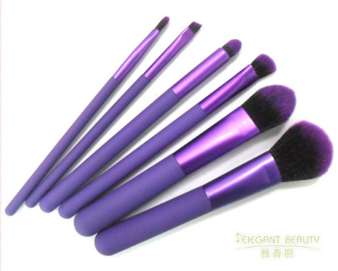 化妝刷套裝哪個好？挑選化妝刷有什么小技巧？