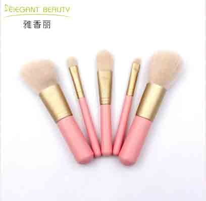 化妝刷工具對(duì)制作原料的都有什么樣的要求呢？