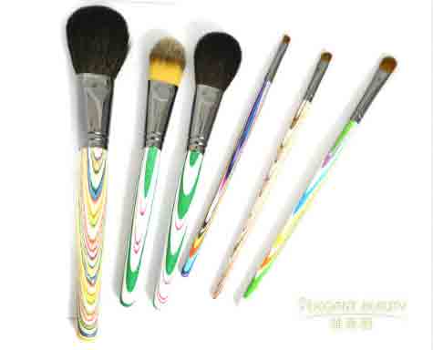 貴的化妝刷與便宜的化妝刷相比有什么區(qū)別？