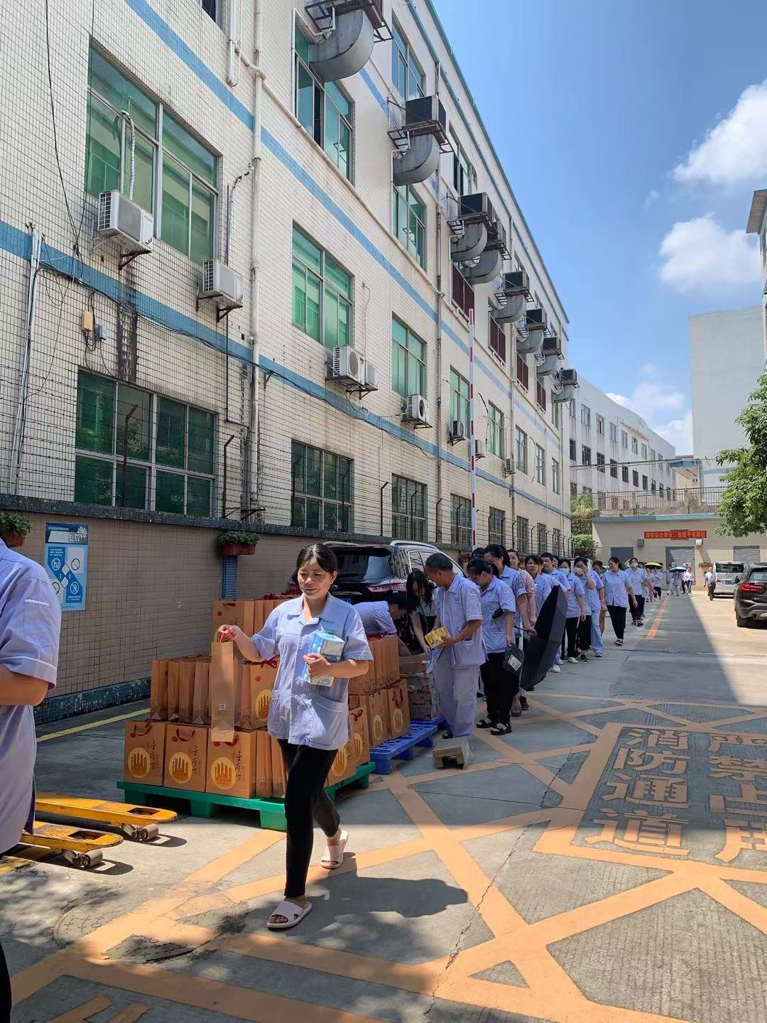 雅香麗化妝用品（深圳）有限公司預(yù)祝大家度過一個(gè)平安祥和、喜慶歡樂的中秋假期！