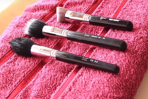 專業(yè)化妝刷和普通化妝刷哪個(gè)更省錢？