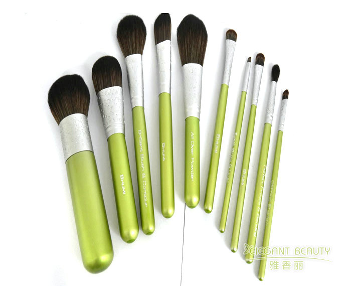 作為生產定制廠家，你們如何確保成套化妝刷的質量與耐用性？