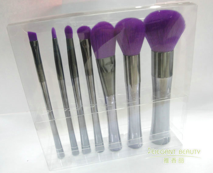 成套化妝刷中的每把刷子都有何特定用途？