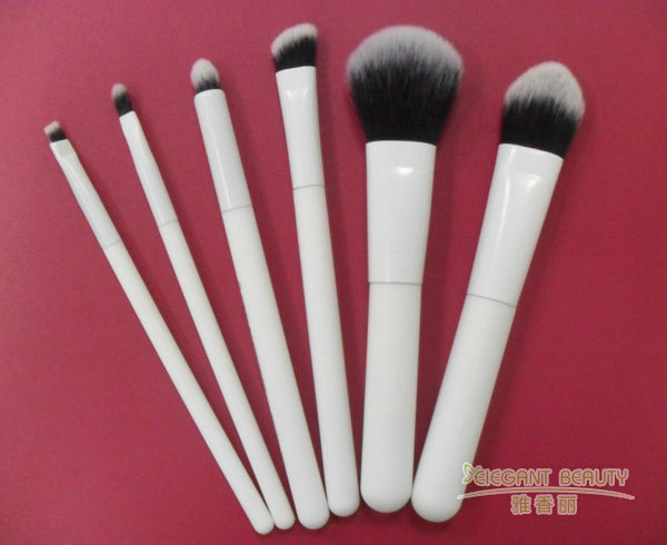 化妝刷套裝是否適合所有膚質(zhì)和妝容類型？